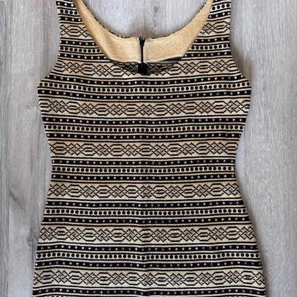 Gorgeous St.John Women’s Gold & Black embellished Knit Evening Gown Size 6 - Picture 8 of 12
